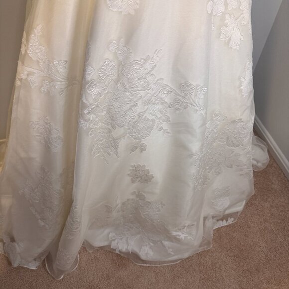 Jacquelin Exclusive Ivory Wedding Dress - Size 12 - Picture 12 of 15